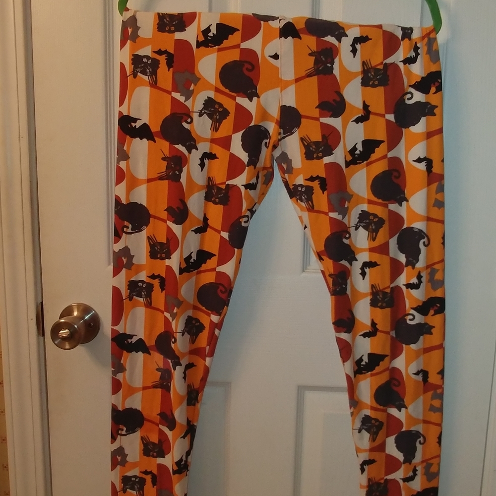 Lula Roe Tall & Curvy black cat leggings